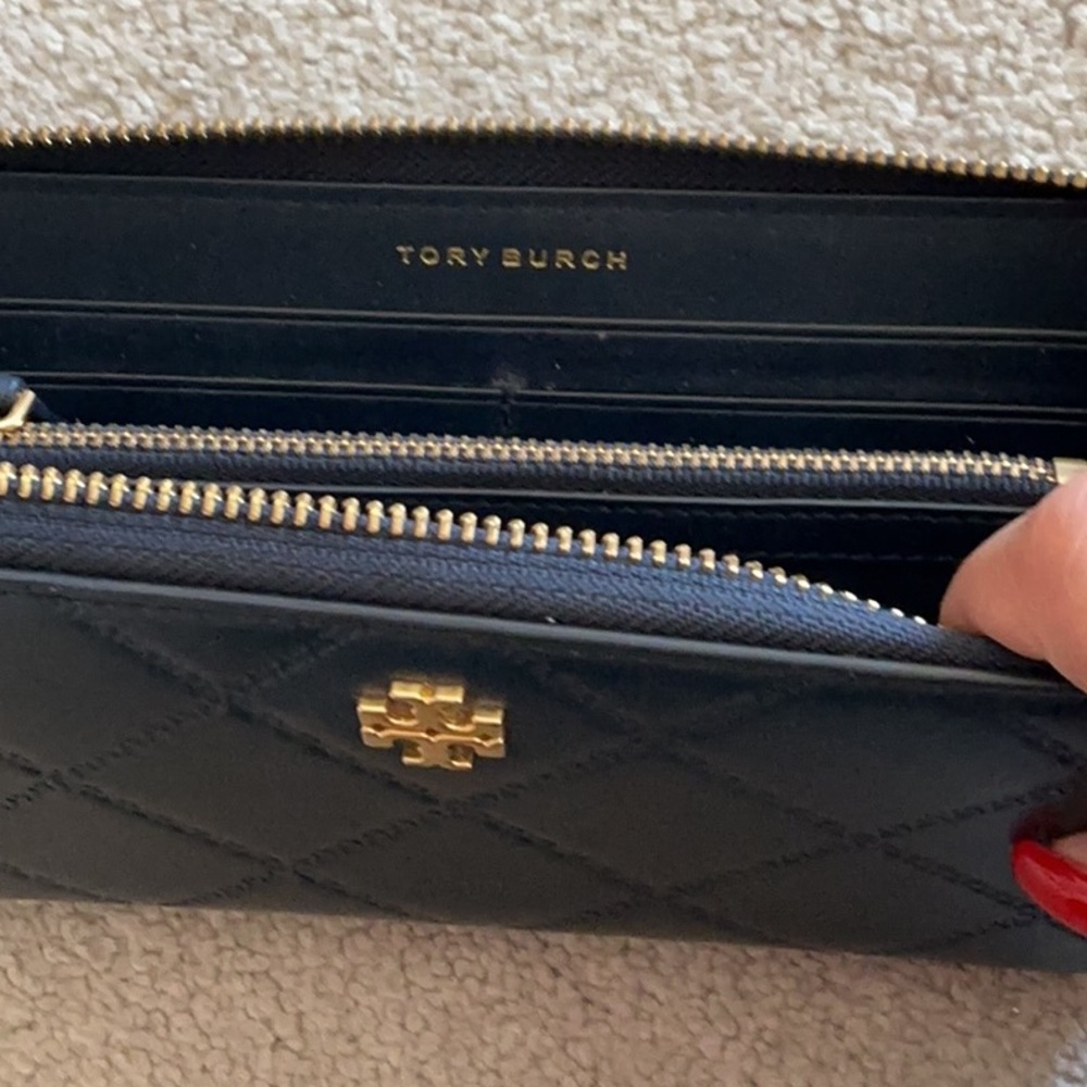 Tory Burch Navy Quilted Zip Wallet - Picture 2 of 3